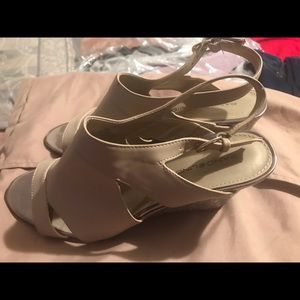 Timeless summer wedge
